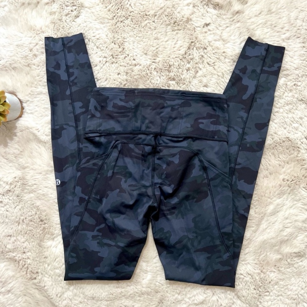 LULULEMON CAMO leggings  size 4 28” length